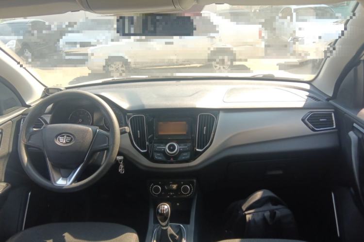 Used FAW Senya R7 2016 1.6L Manual Comfort Model Center Console