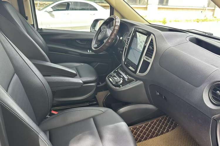 Used Mercedes-Benz Vito 2018 2.0T Elite Version 7 Seats China VI Emission Standard
