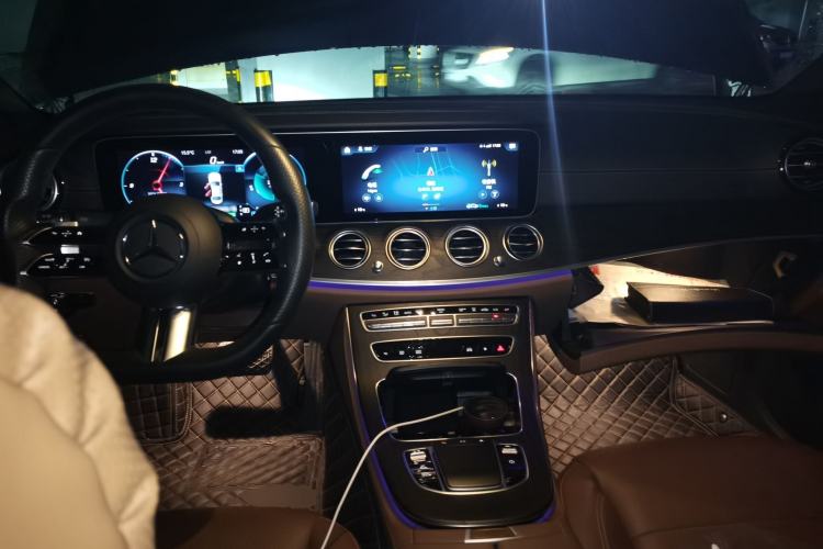 Used Mercedes-Benz E-Class New Energy 2021 E 350 e L Plug-in Hybrid Sports Sedan Center Console