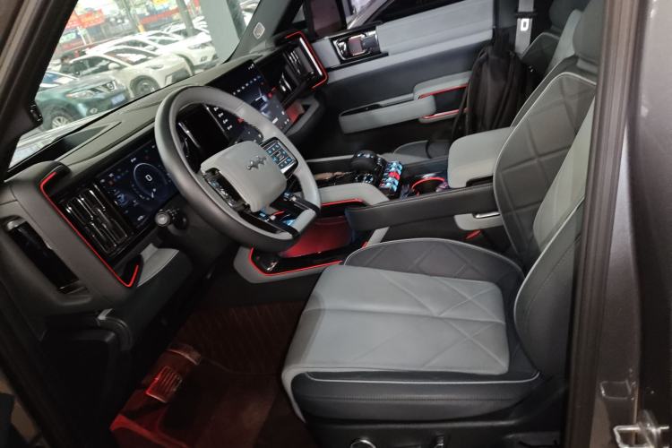 Used Formula Leopard Leopard 5 2023 Navigator Edition