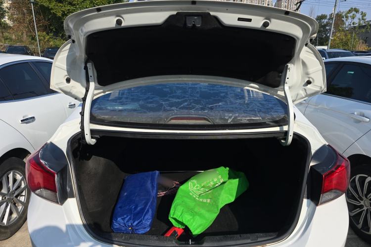 Used Hyundai Elantra (5th Generation / Langdong) 2016 1.6L Automatic Smart Version
