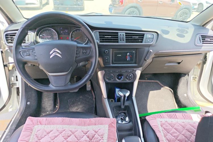 Used Citroen C3-XR 2015 1.6L Automatic Pioneer Model Center Console