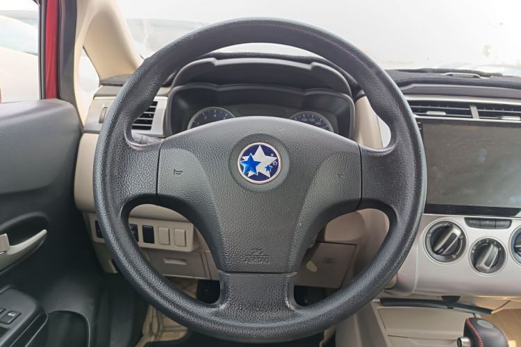 Used Venucia R50 2015 1.6L Automatic Fashion Edition Steering Wheel