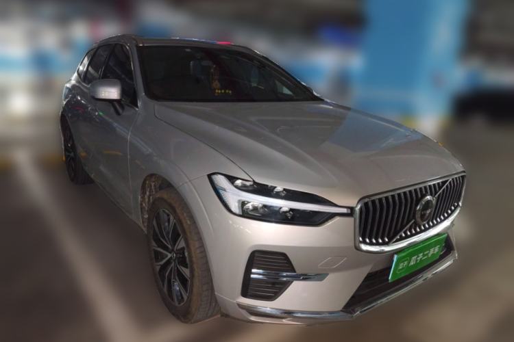 Used Volvo XC60 2024 B5 4x4 Smart Luxury Edition Front Right 45 Deg