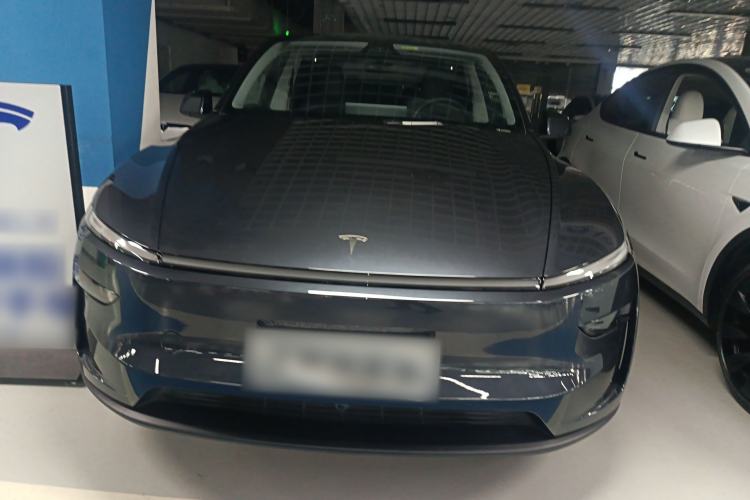 Used Tesla Model Y 2025 Long-Range All-Wheel-Drive Version

