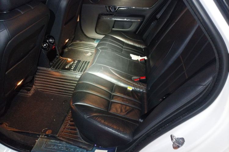 Used Jaguar XJ 2016 XJL 2.0T Two-Wheel-Drive Elegant Business Edition Left Rear Seat