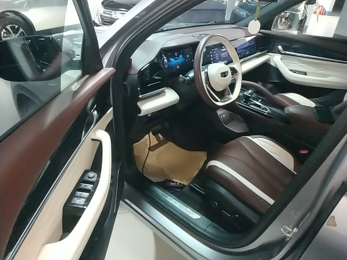 Geely Auto Monjaro L 2021 2.0TD DCT EVO Two-Wheel Drive Prestige Version — снимка 18
