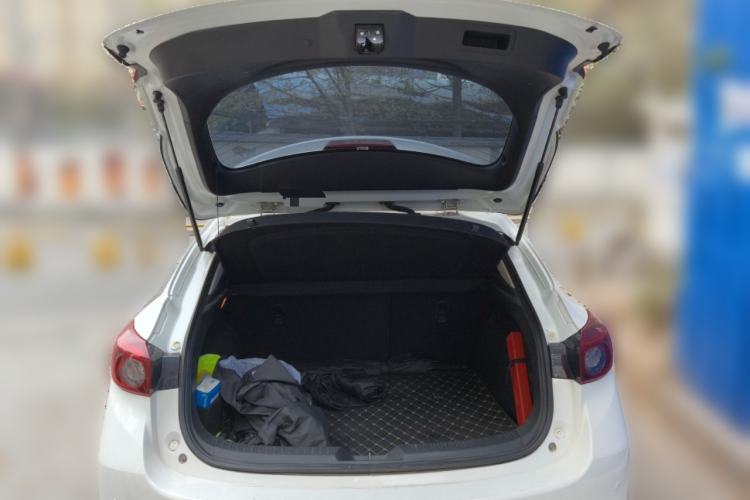 Used Mazda 3 Axela 2017 Hatchback 2.0L Automatic Luxury Model Emission Standard China V