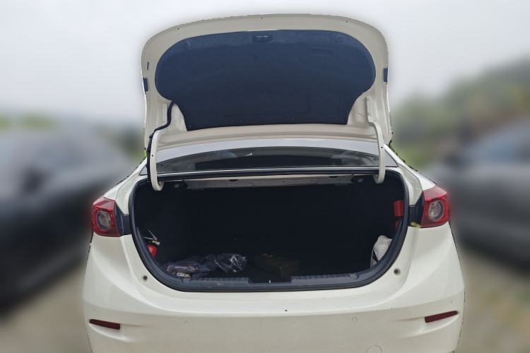 Used Mazda 3 Axela 2014 Sedan 1.5L Automatic Luxury Model