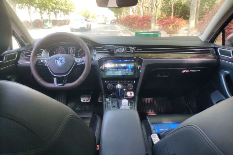 Used Volkswagen Magotan 2018 Facelift 330TSI DSG Luxury Model Center Console