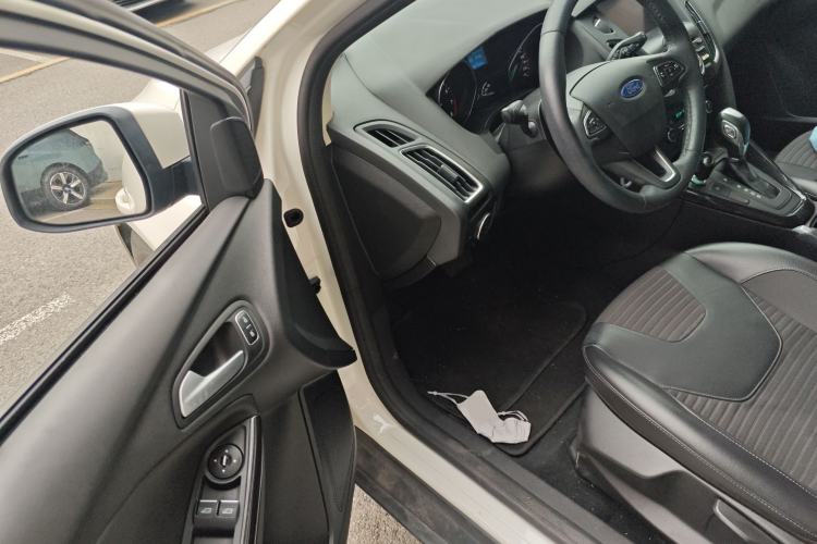 Used Ford Focus 2015 Hatchback EcoBoost 125 Automatic Supreme Style Edition
