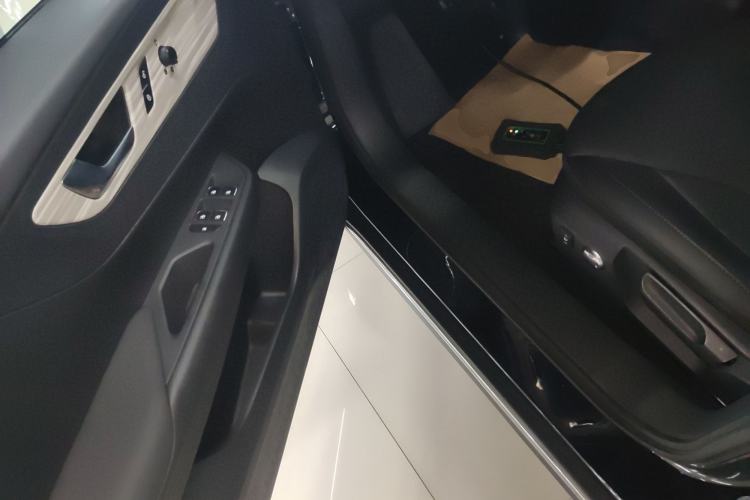 Used Hongqi E-QM5 2024 500km Range Edition Driver Seat