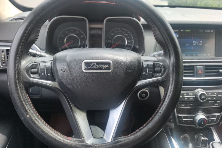 Used Zotye Domy X5 2017 Upgraded Model 1.5T CVT ZhiXian Edition Steering Wheel