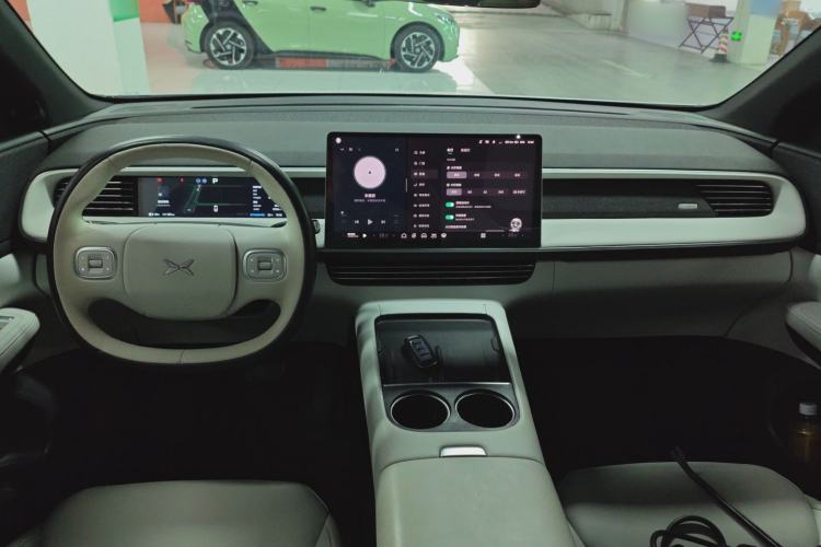 Used XPeng G6 2023 755 Ultra-Long Range Pro Center Console