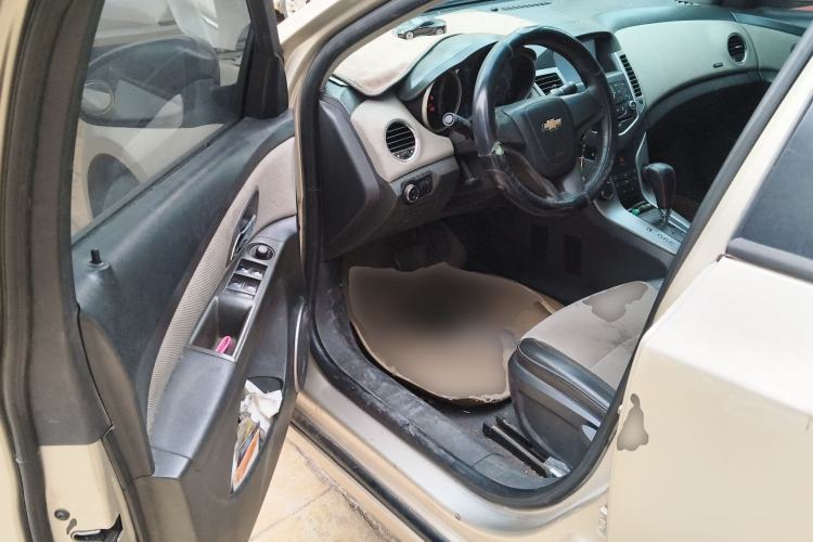 Used Chevrolet Cruze 2013 1.8L SE AT Driver Seat