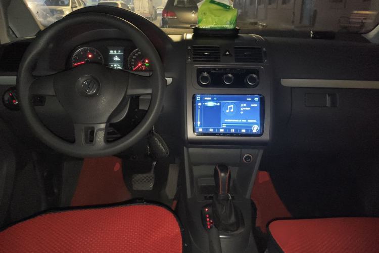 Used Volkswagen Touran 2013 1.4T DSG Comfort Edition 5-Seater Center Console