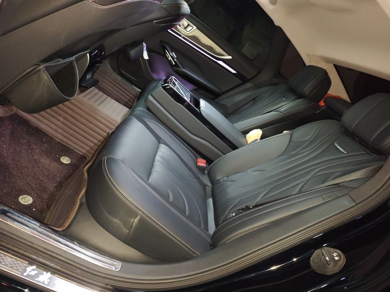Hongqi H9 2025 2.0T Two-Wheel Drive Flagship Luxury Business Edition 5 Seats — снимка 17