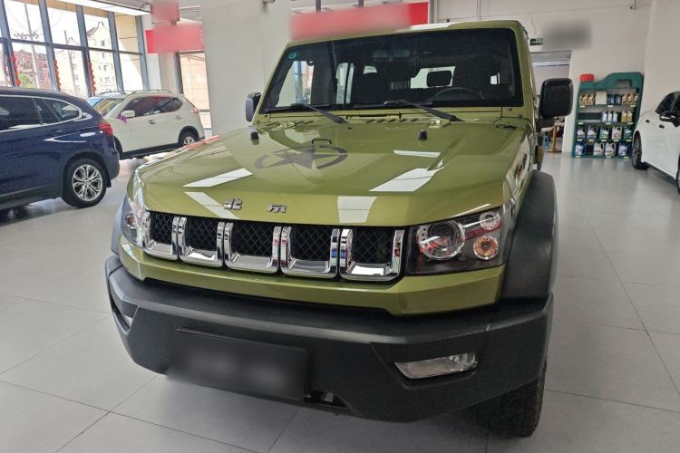 Used BAIC Off-Road BJ40 2016 40L 2.0T Manual Two-Wheel Drive Luxury Edition
