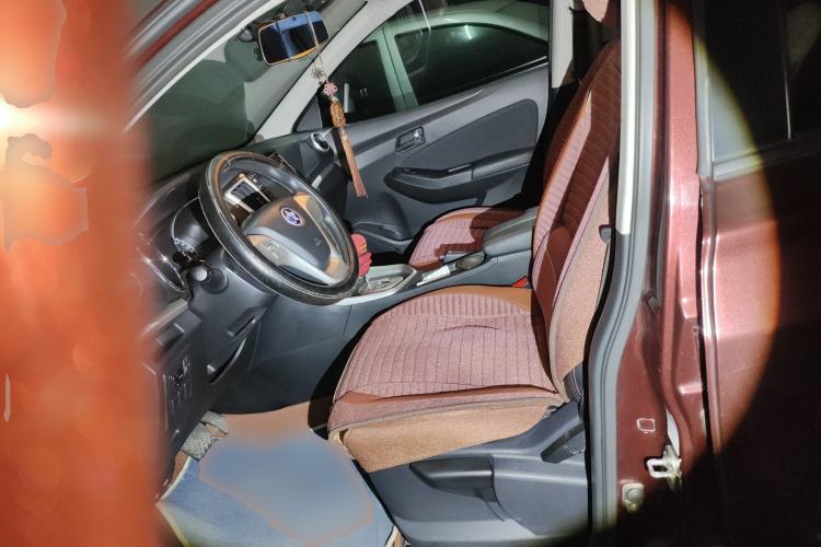 Used Venucia T70 2015 2.0L CVT Smart Edition
