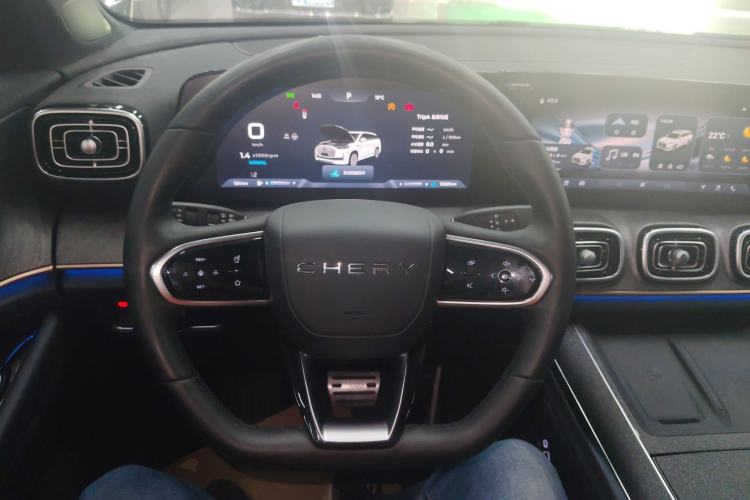 Used Chery Tiggo 9 2025 2.0T Dual-Clutch Two-Wheel Drive Luxury Edition 5 Seats Steering Wheel