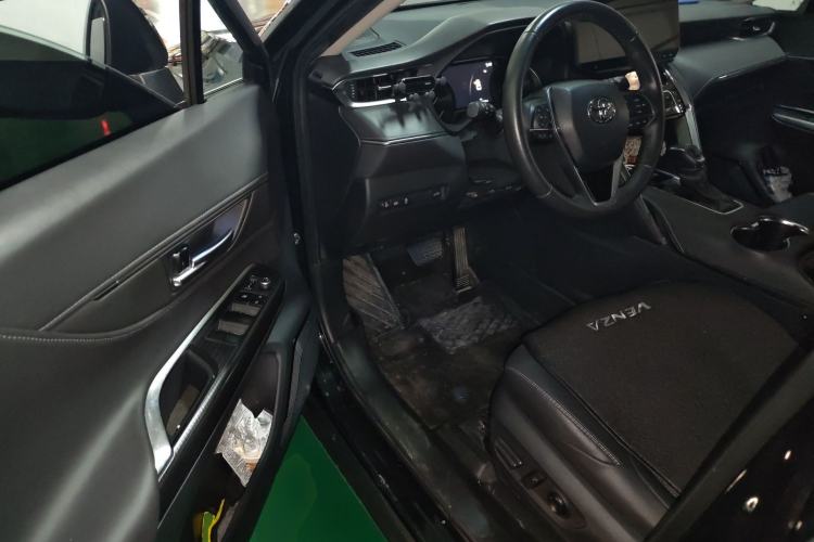 Used Toyota Venza 2022 2.0L CVT Two-Wheel Drive Prestige Edition Driver Seat