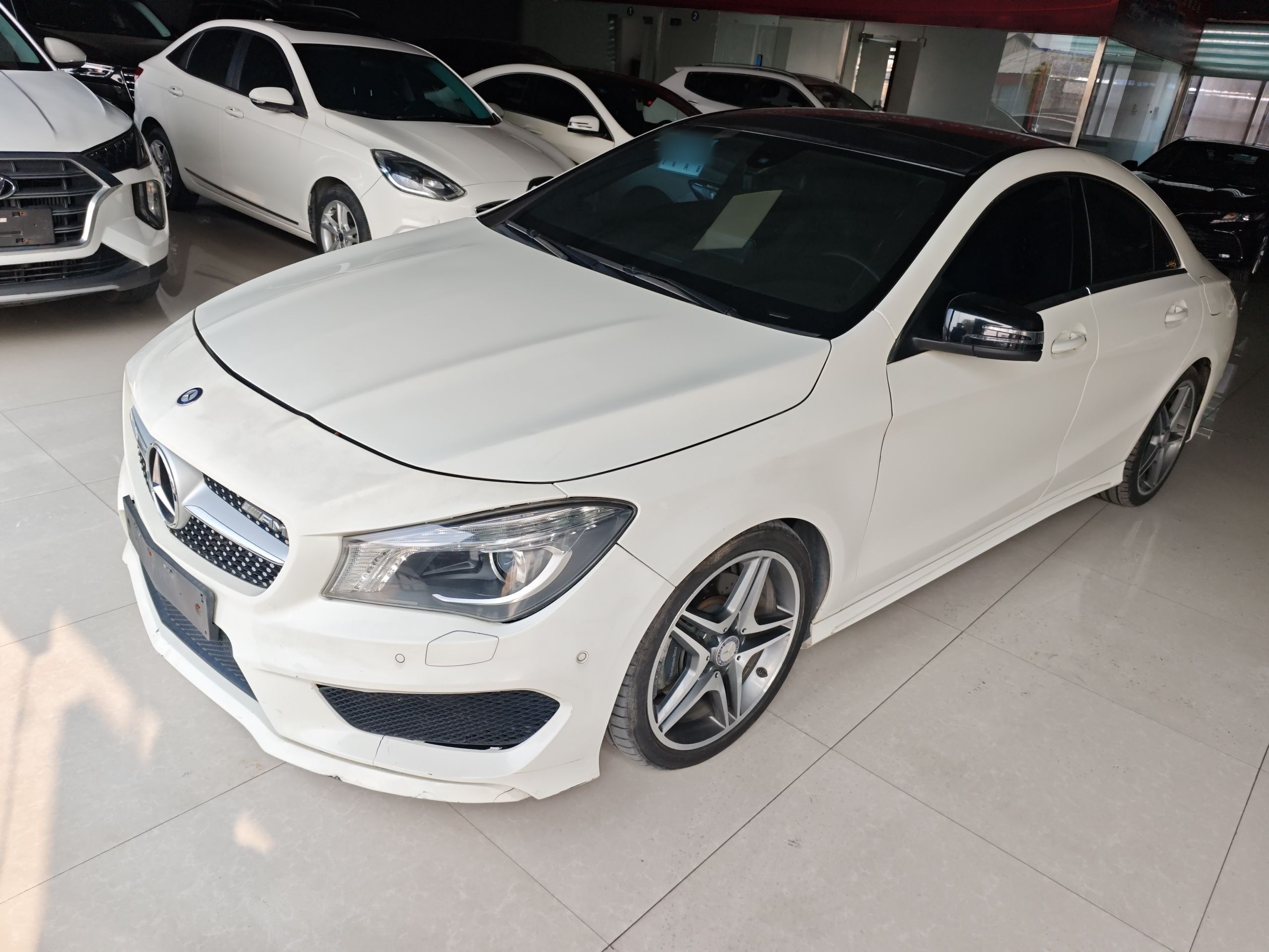 تحت مقدمة السيارة