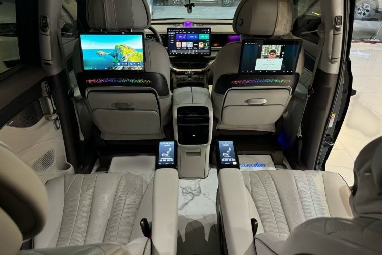 Used Denza D9 2022 DM-i 970 Four-Wheel Drive Flagship Model
