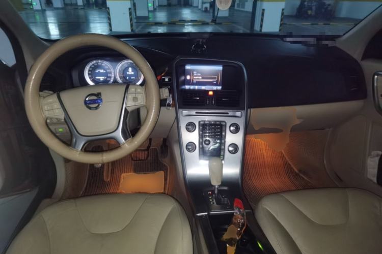 Used Volvo XC60 2011 T6 AWD Zhiya Edition Center Console