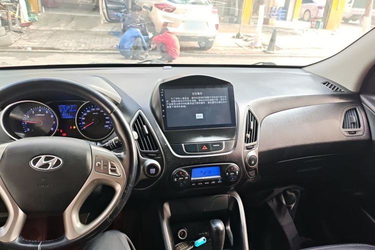 Used Hyundai ix35 2015 2.0L Automatic 2WD Smart Version China V Standard
