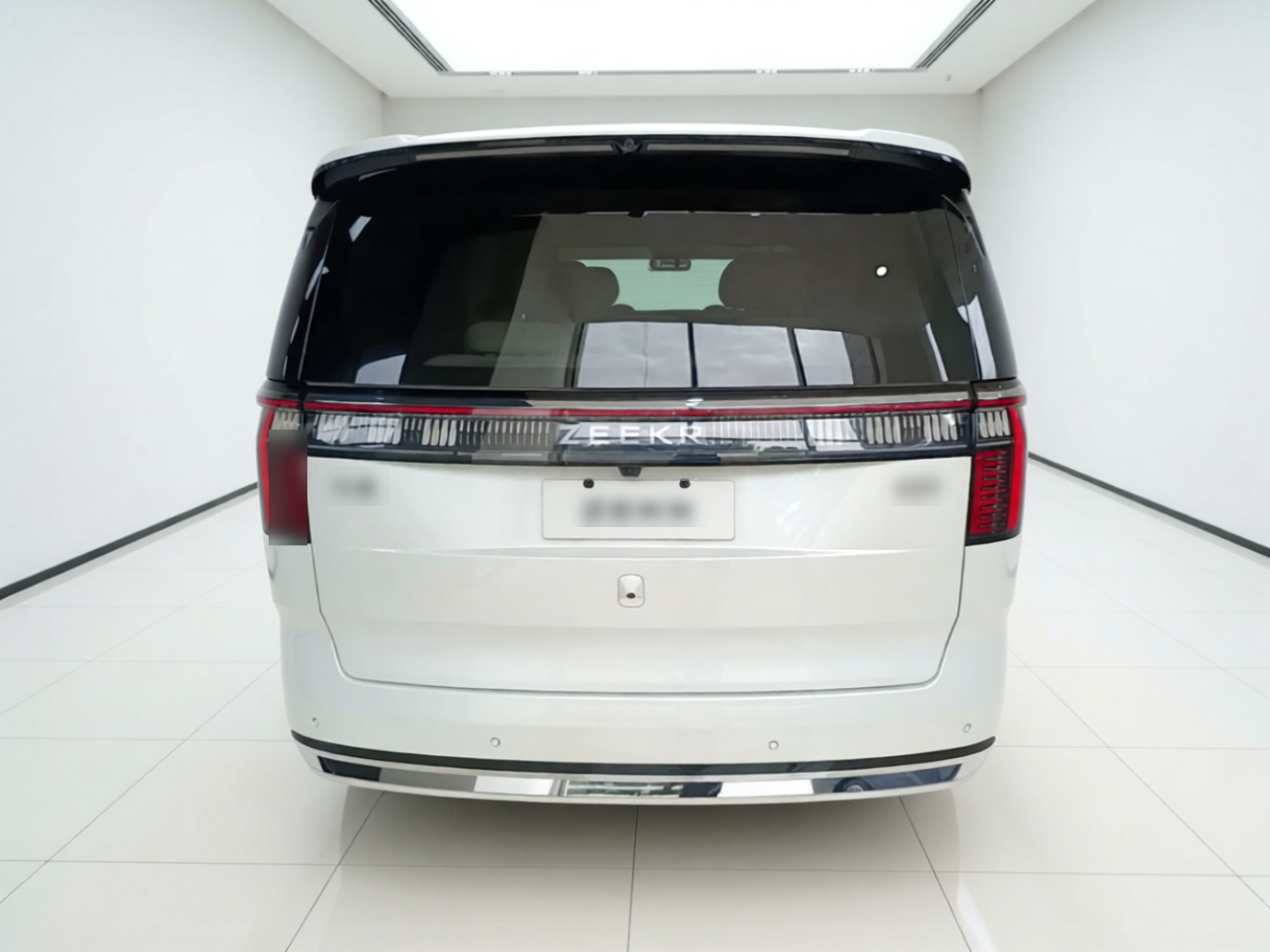Zeekr 009 2024 7-Seater Walk-Through Version Four-Wheel Drive 108 kWh — снимка 5