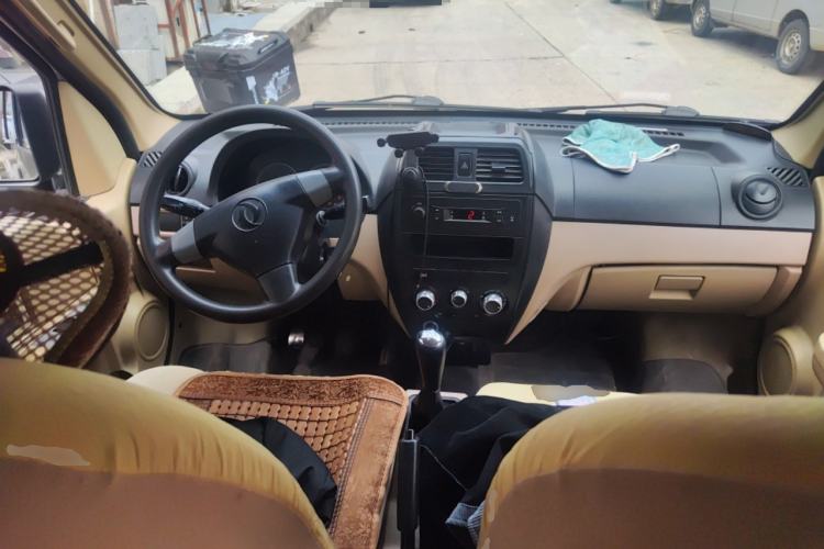 Used Dongfeng Xiaokang C37 2018 1.5L Premium II DK15 Center Console