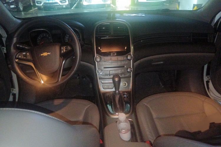 Used Chevrolet Malibu 2014 2.0L Automatic Luxury Edition Interior 2