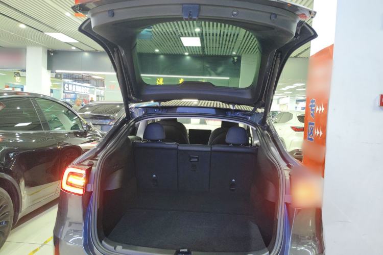 Used Tesla Model Y 2023 Rear-Wheel-Drive Version Trunk