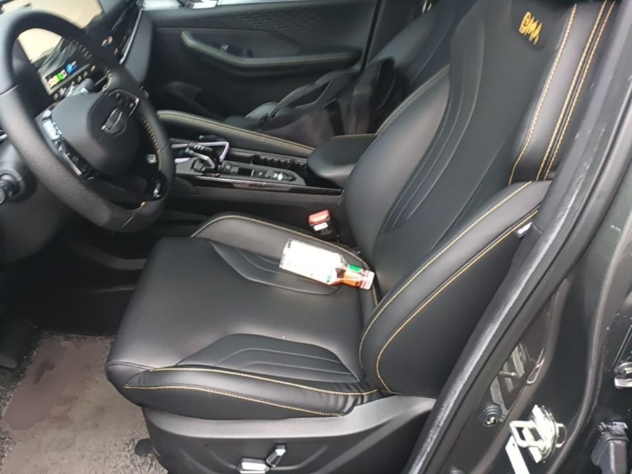 Geely Auto Coolray 2025 Bin Yue L 1.5T DCT Starlight Edition — снимка 19