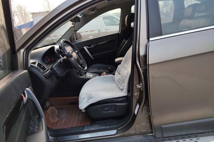 Used Chevrolet Captiva 2015 2.4L 4x4 Flagship Edition 7-Seater
