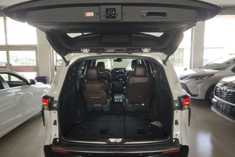 Used Toyota Granvia 2024 2.5L Hybrid Prestige PLUS Four-Wheel Drive Version Trunk