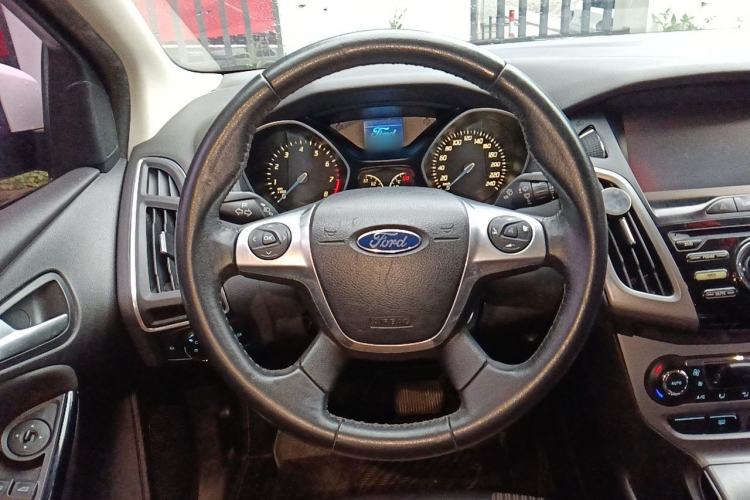 Used Ford Focus 2012 Sedan 1.6L Automatic Fashion Edition
