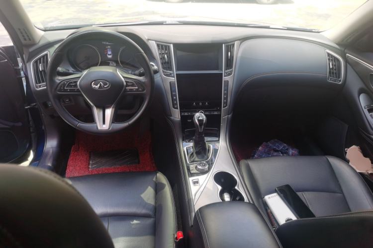 Used Infiniti Q50L 2018 2.0T Enjoyment Version China V Standard Center Console