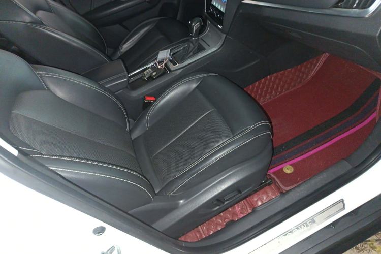 Used Roewe RX5 2016 20T Two-Wheel Drive Automatic Internet Smart Edition
