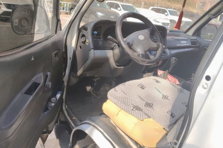 Used Jinbei Hiace 2011 2.0L 5th Generation Kuaiyunwang Luxury Edition 4G19 Driver Seat