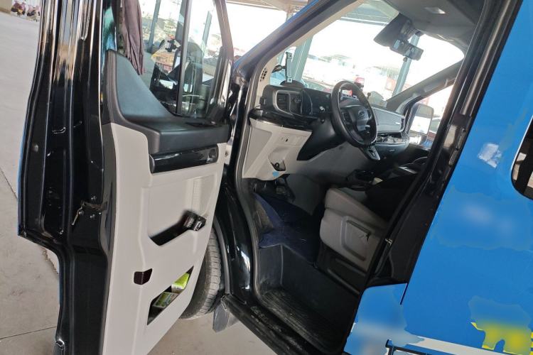 Used Ford Transit T8 2024 T8 2.3T Diesel Automatic Mid-Drive Mid-Roof 6-Seater Fully Equipped 2/2/2 Configuration
