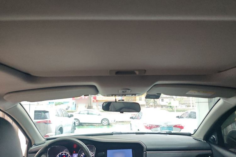 Used Venucia T70 2018 2.0L CVT Smart Enjoyment Version Headliner