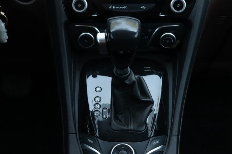 Used Haima Fumei MPV 2017 7-Seater Version 1.5T Automatic – Comfort & Enjoyment Trim Gear Lever