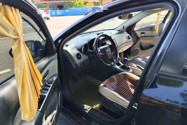 Used Chevrolet Cruze 2011 1.6L SE MT Transformers Edition
