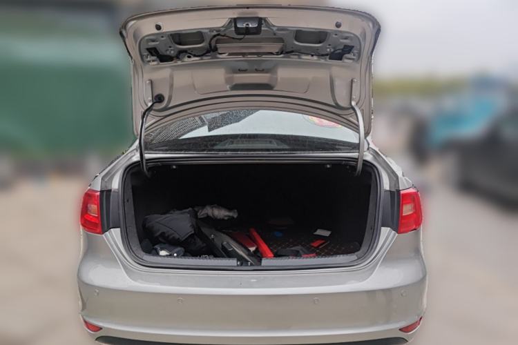 Used Volkswagen Sagitar 2012 1.4TSI Automatic Fashion Edition Trunk