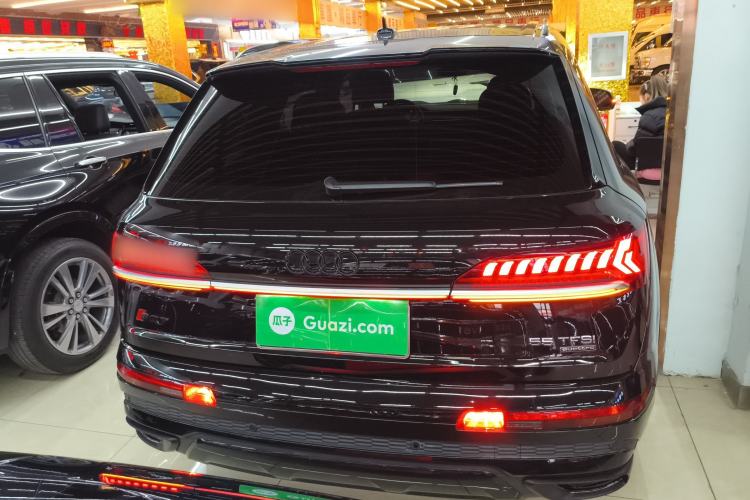 Used Audi Q7 2022 55 TFSI quattro S line Sport model
