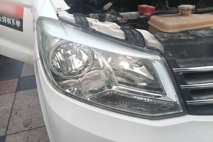 Used Dongfeng Fengon 330 2018 1.5L Manual Practical II DK15 Right Front Headlight