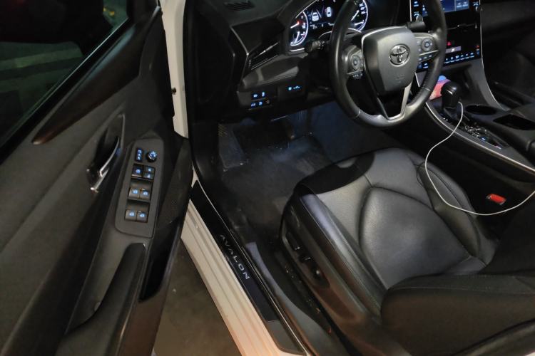 Used Toyota Avalon 2019 2.0L XLE Premium Edition China VI Driver Seat