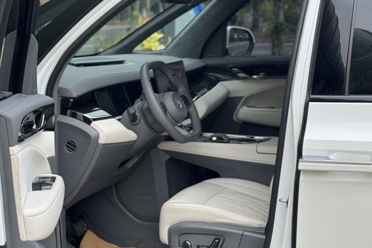 Used Zeekr 009 2024 7-Seater Aisle Version 108 kWh