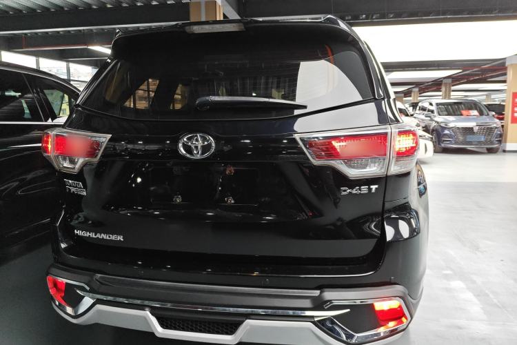 Used Toyota Highlander 2017 2.0T Two-Wheel Drive Elite Version 7 Seats Rear